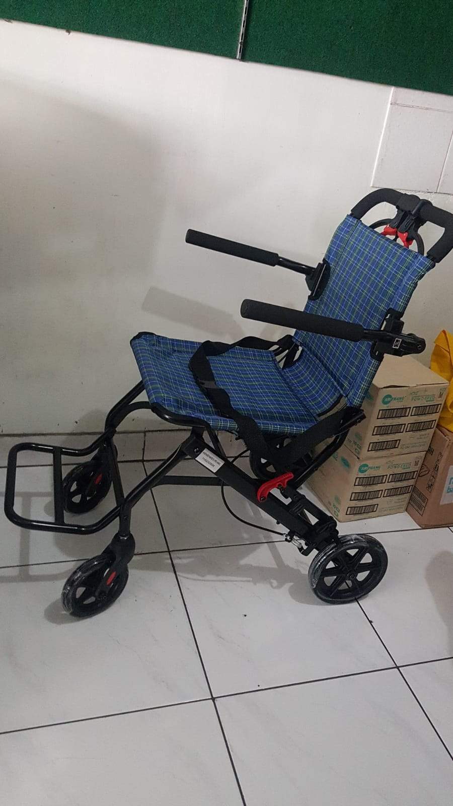 kursi roda travelling